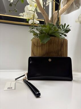 NWT Tory Burch Black Emerson Patent Continental Wallet